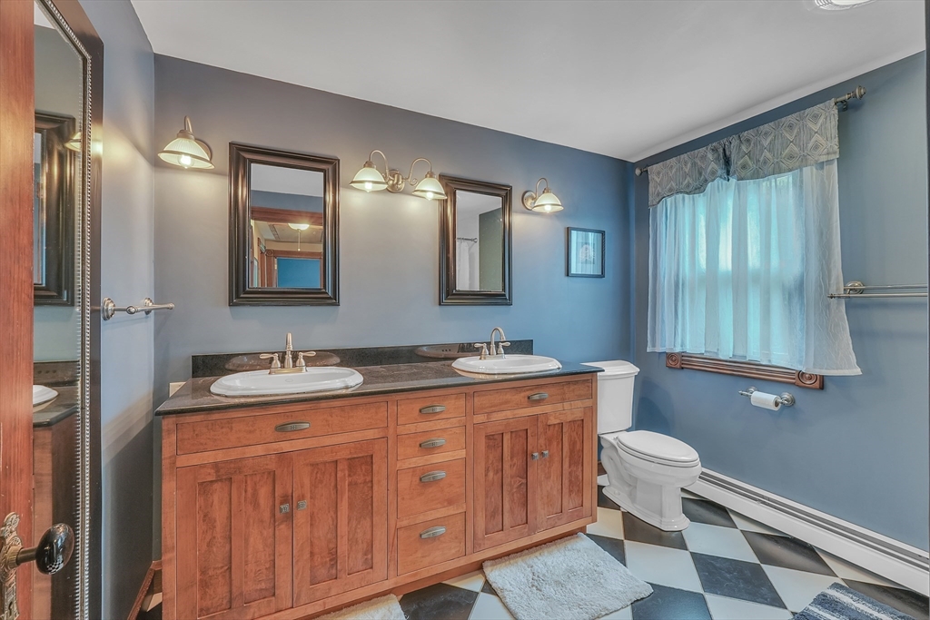 3 bed, 1 bath apartment for rent at 211 Mendon St, Hopedale — photo 12 of 17
