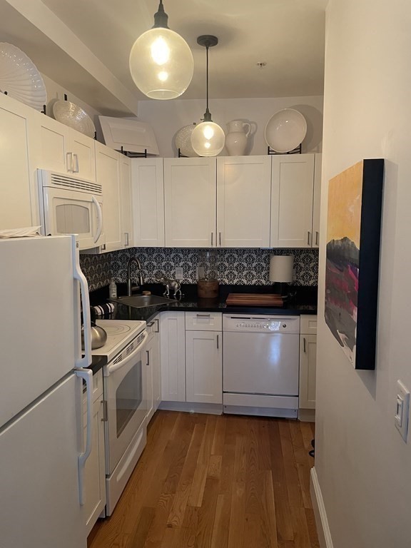 1 bed, 1 bath apartment for rent at 211 Newbury St Unit 4, Back Bay — photo 5 of 9