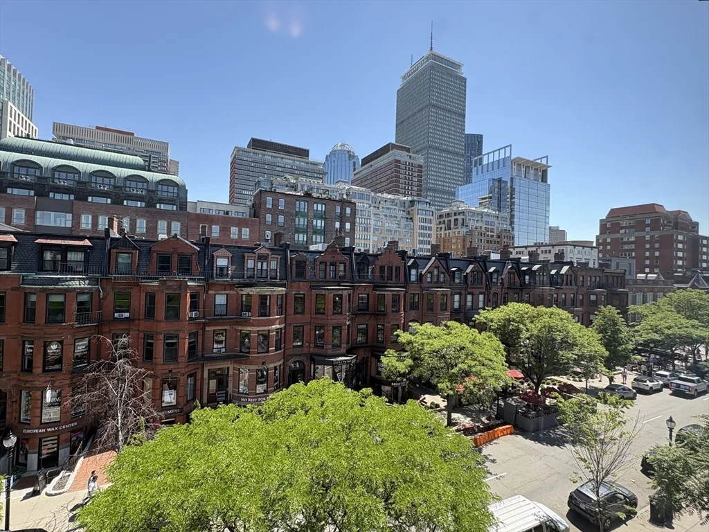 1 bed, 1 bath apartment for rent at 211 Newbury St Unit 6, Back Bay