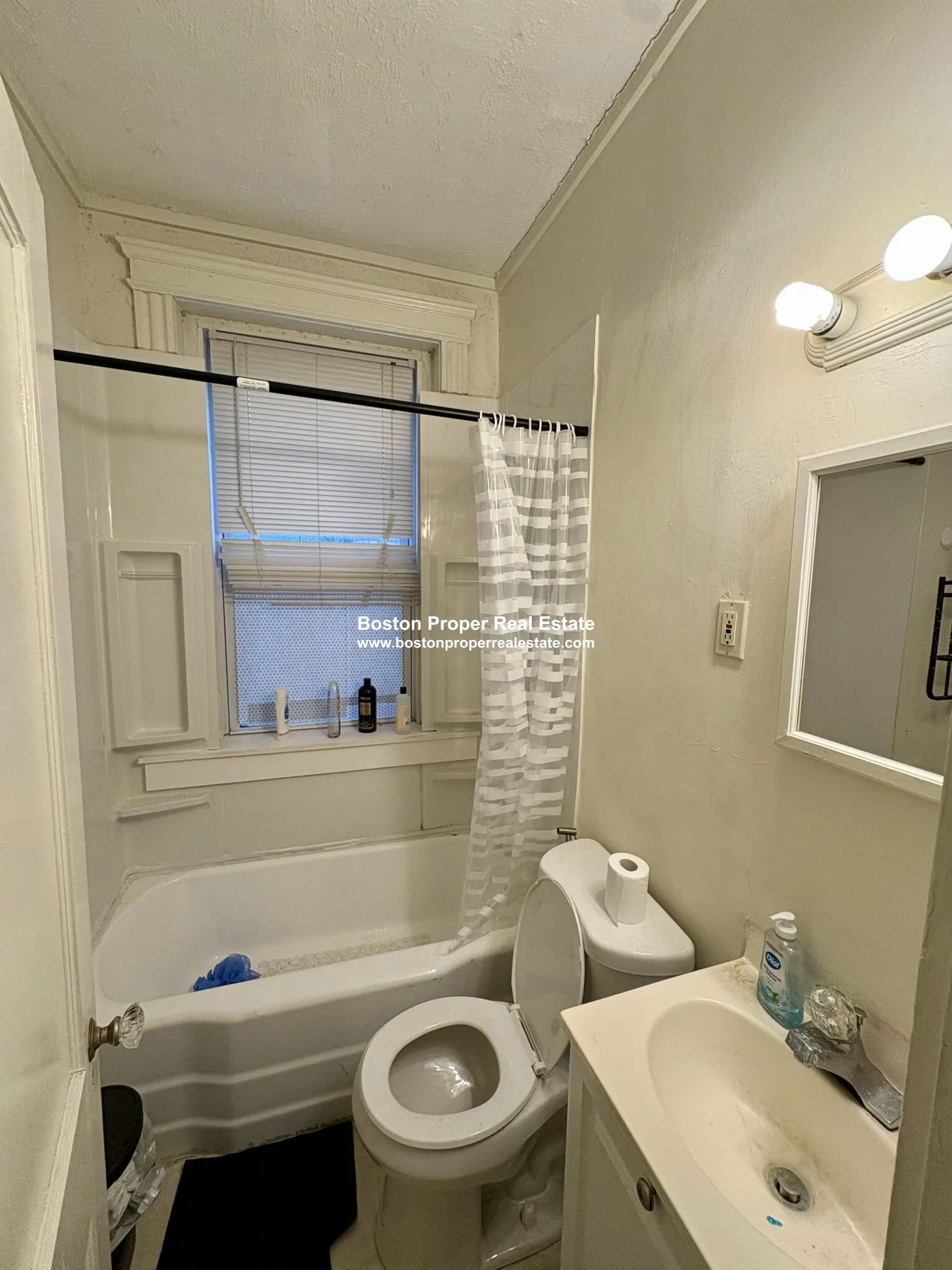 Studio bed, 1 bath apartment for rent at 211 Park Dr Unit 1A, Fenway — photo 4 of 10