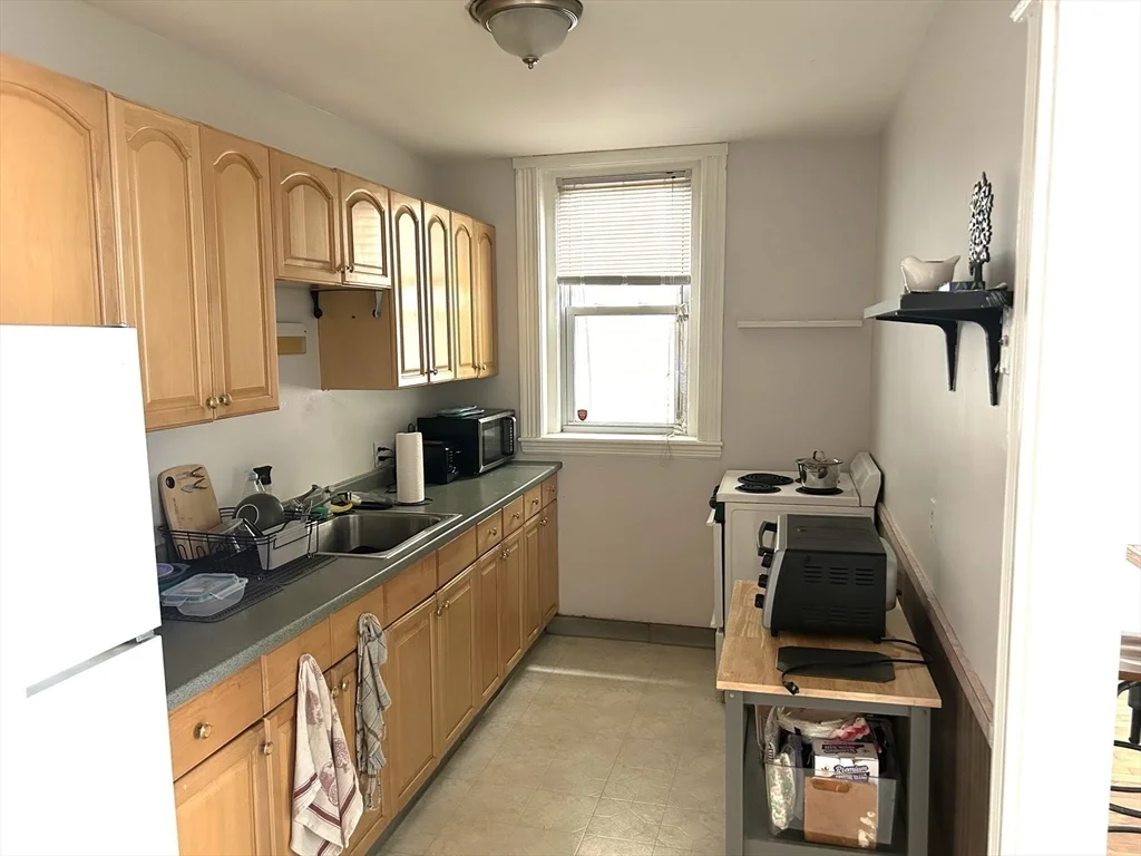 2 bed, 1 bath apartment for rent at 211 Saint Paul St Unit 2, Coolidge Corner — photo 4 of 8
