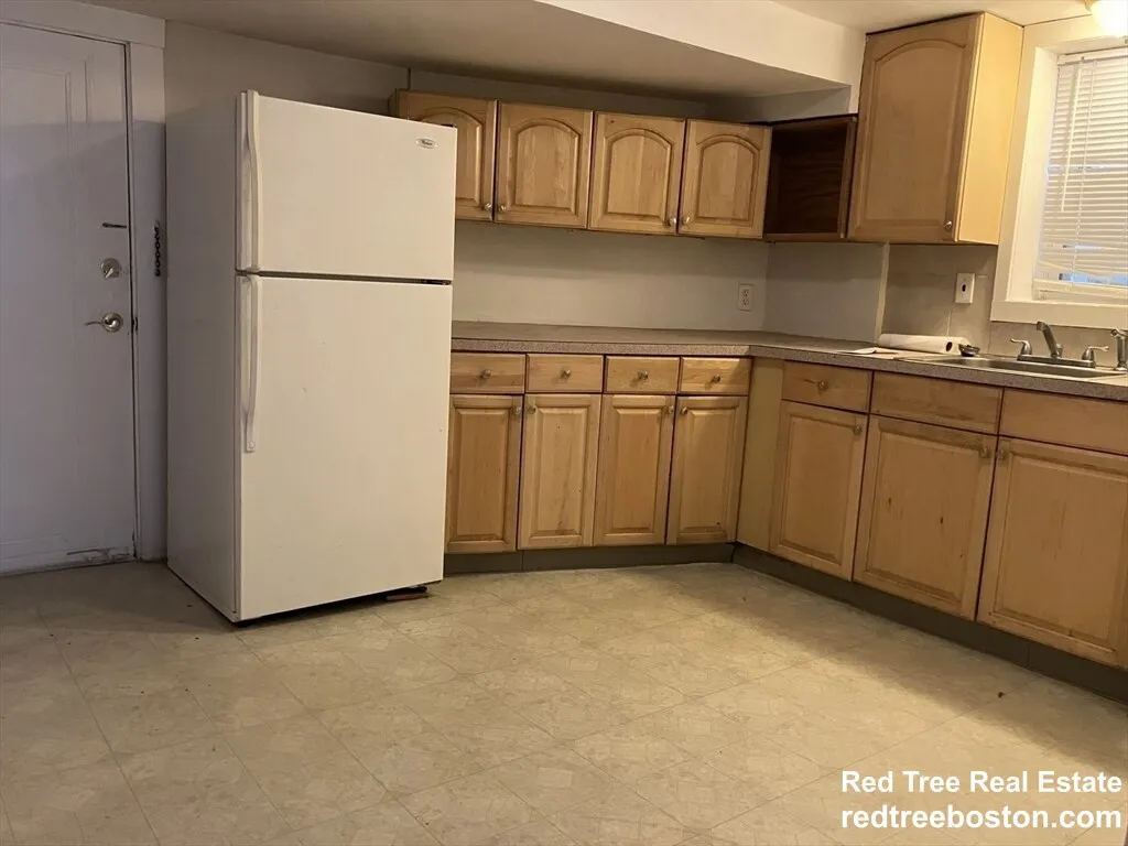 1 bed, 1 bath apartment for rent at 211 Saint Paul St Unit B, Brookline — photo 3 of 6