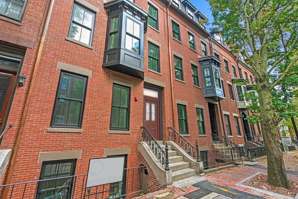 1 bed, 1 bath apartment for rent at 211 W Springfield St Unit 2, South End