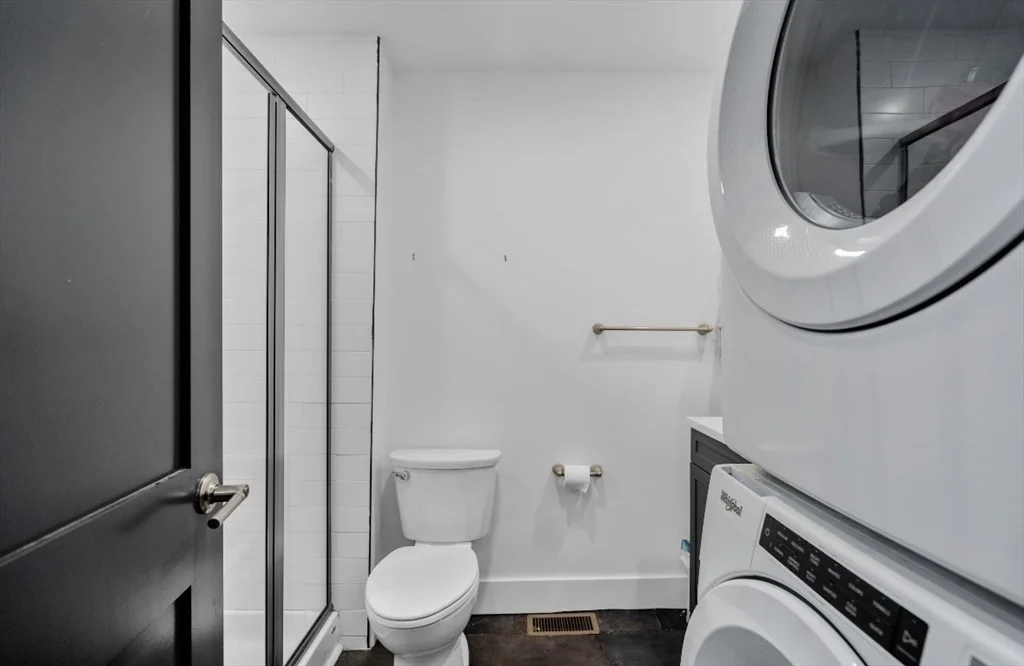 2 bed, 1 bath apartment for rent at 211 W 9th St Unit 3, South Boston — photo 4 of 6