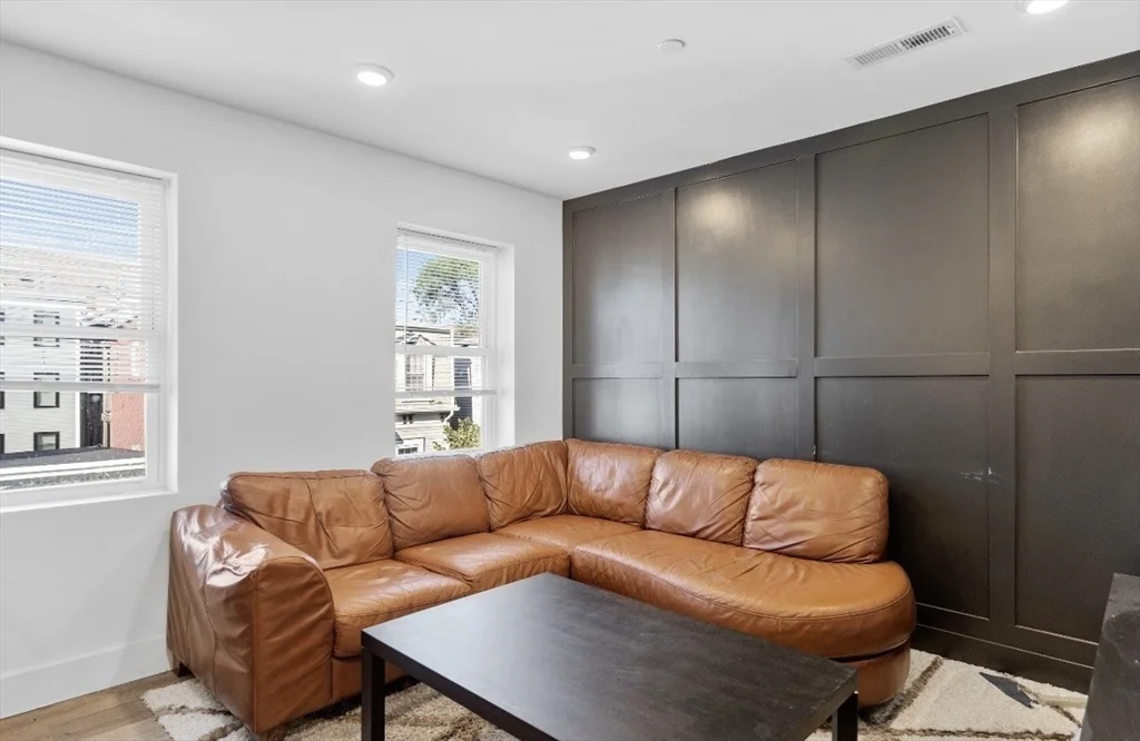 2 bed, 1 bath apartment for rent at 211 W 9th St Unit 3, South Boston — photo 3 of 6