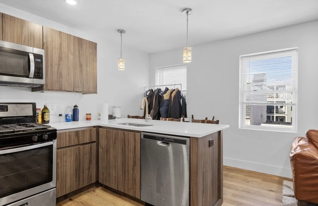 2 bed, 1 bath apartment for rent at 211 W 9th St Unit 3, South Boston — photo 2 of 6