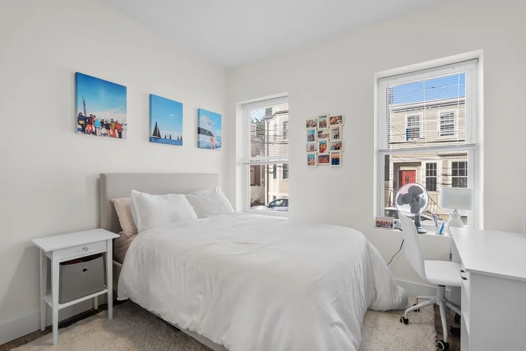 4 bed, 2 bath apartment for rent at 211 W 9th St Unit 1, South Boston — photo 3 of 8