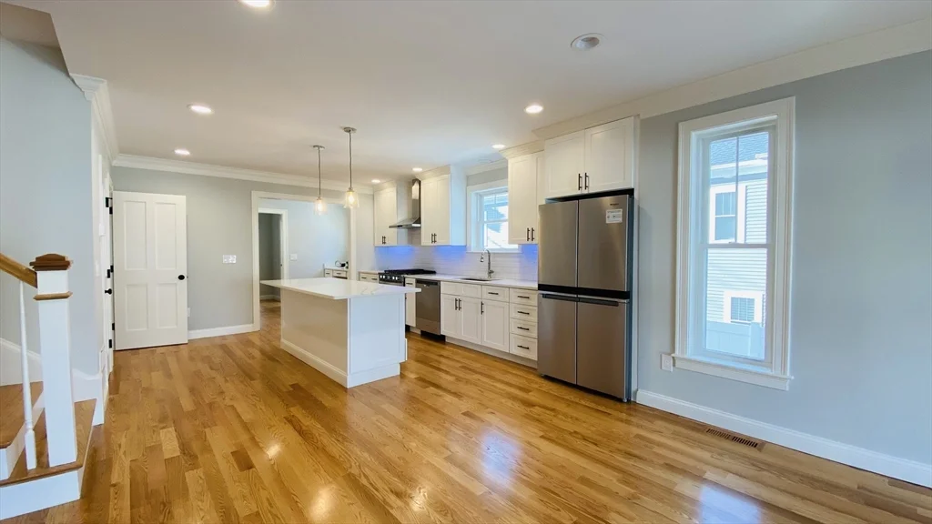 4 bed, 3 bath apartment for rent at 211 West St Unit 211, Needham — photo 2 of 11