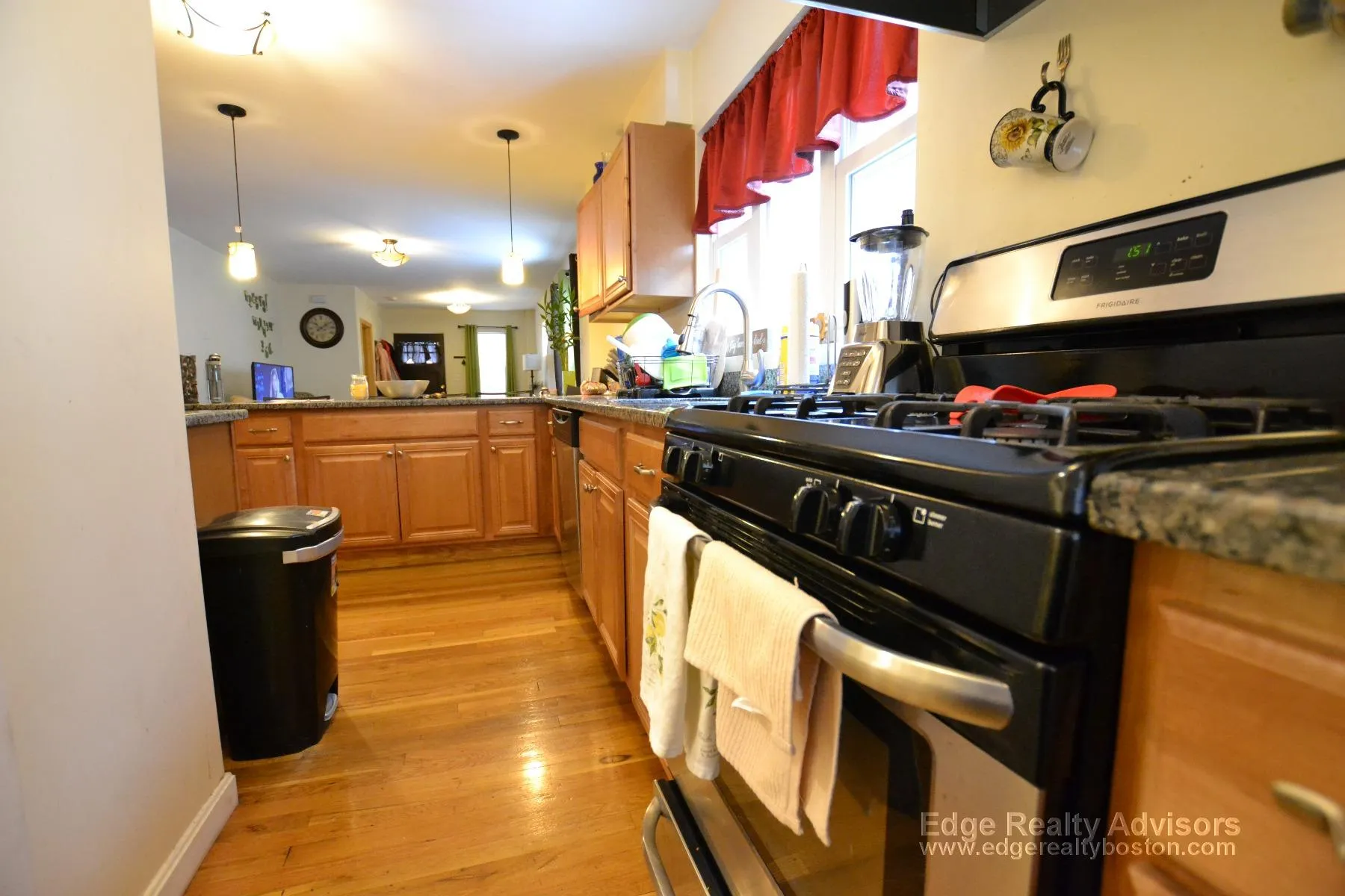 3 bed, 2 bath apartment for rent at 212 Arlington St Unit 1, East Watertown — photo 7 of 9