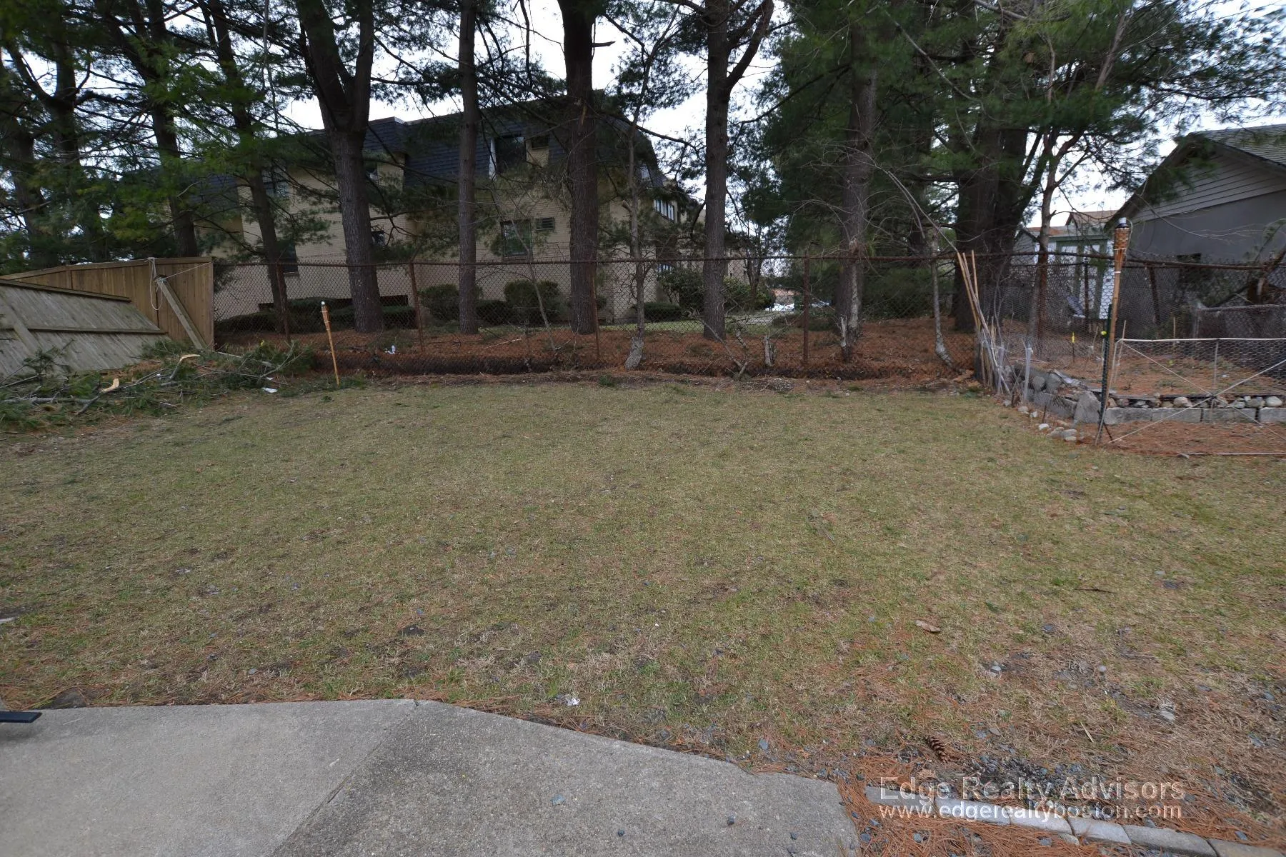 3 bed, 2 bath apartment for rent at 212 Arlington St Unit 1, East Watertown — photo 2 of 9