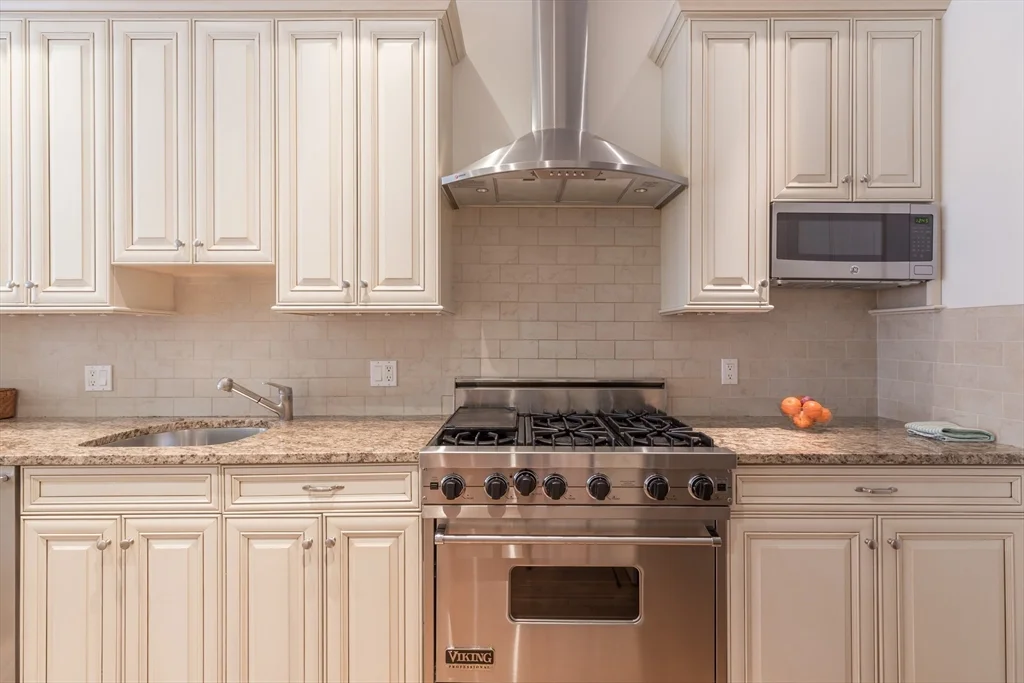 2 bed, 2 bath apartment for rent at 212 Beacon St Unit 2, Back Bay — photo 5 of 24