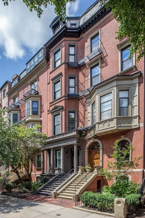 2 bed, 2 bath apartment for rent at 212 Beacon St Unit 2, Back Bay — photo 22 of 24