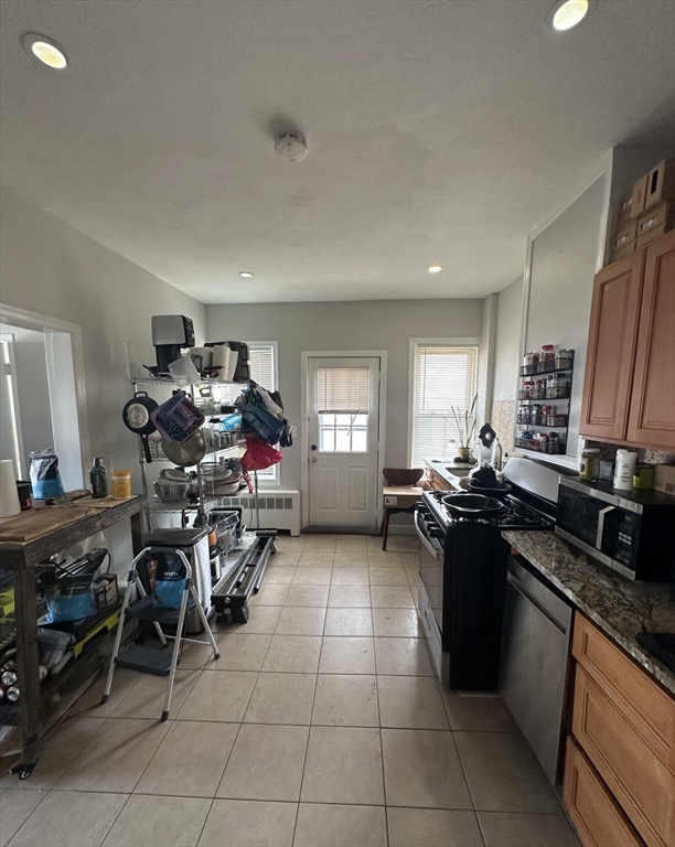 5 bed, 2 bath apartment for rent at 212 California St Unit n/a, Newton — photo 9 of 10