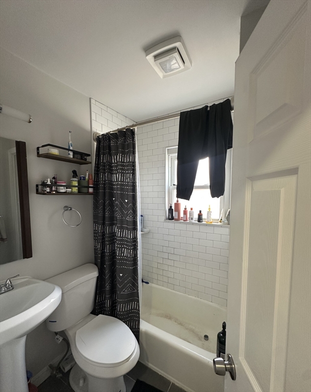 5 bed, 2 bath apartment for rent at 212 California St Unit n/a, Newton — photo 5 of 10