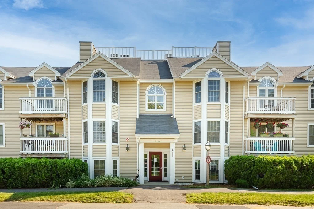 2 bed, 2 bath apartment for rent at 212 Carriage Ln Unit 212, Taunton — photo 1 of 29