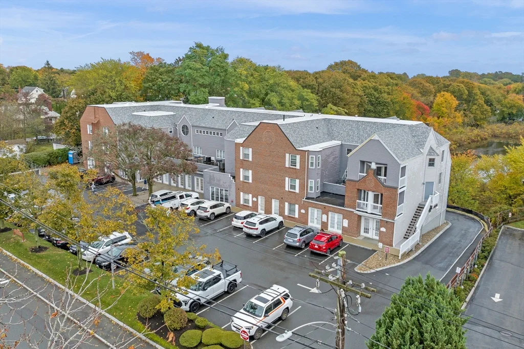 1 bed, 1 bath apartment for rent at 212 Humphrey St Unit 205, Marblehead — photo 1 of 29