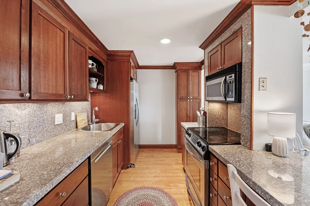 1 bed, 1 bath apartment for rent at 212 Humphrey St Unit 205, Marblehead — photo 4 of 29