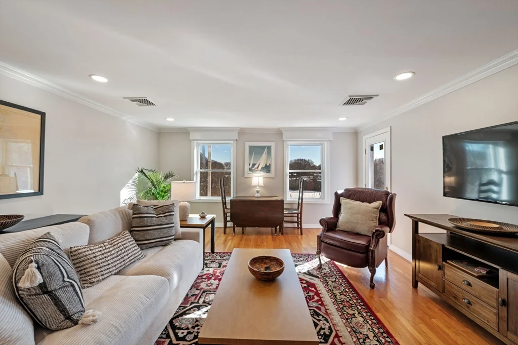 1 bed, 1 bath apartment for rent at 212 Humphrey St Unit 205, Marblehead — photo 9 of 29