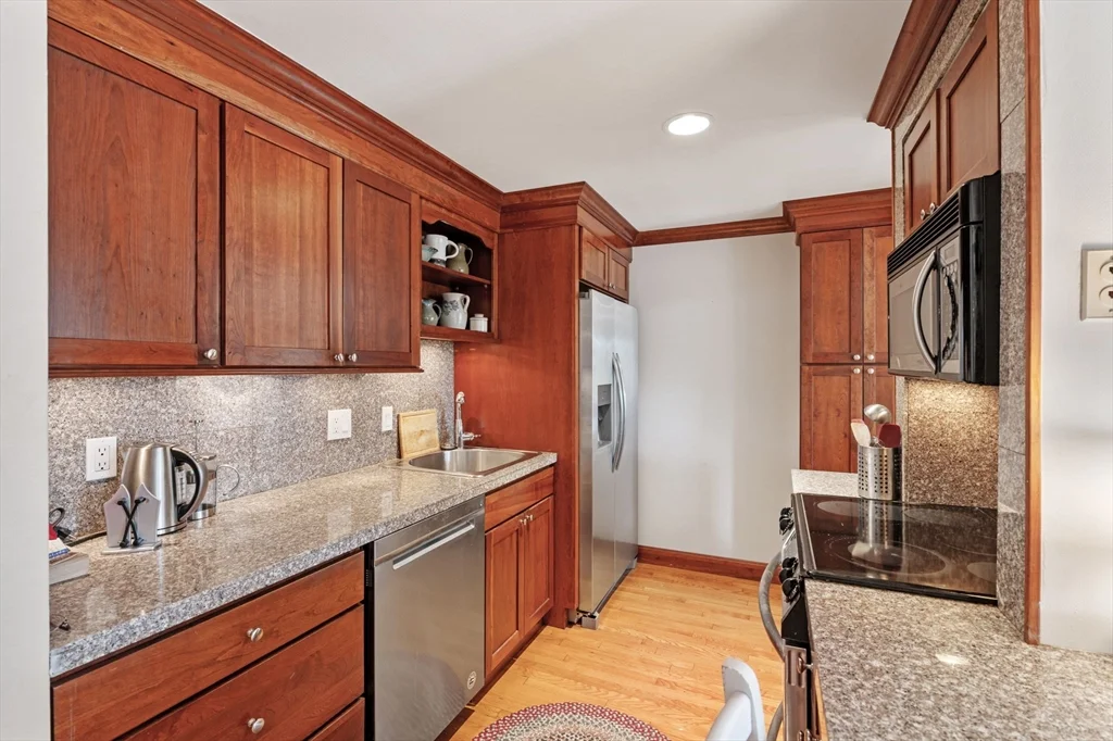 1 bed, 1 bath apartment for rent at 212 Humphrey St Unit 205, Marblehead — photo 5 of 29