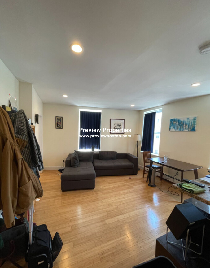 2 bed, 1 bath apartment for rent at 212 Maverick St Unit 3P, East Boston — photo 2 of 8