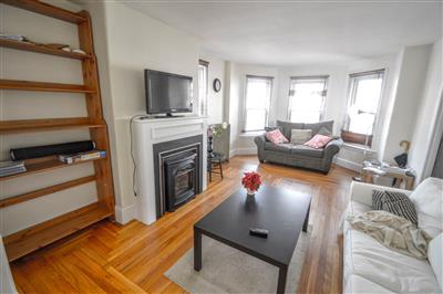 7 bed, 2 bath apartment for rent at 212 Norfolk St Unit 1, The Port — photo 5 of 21