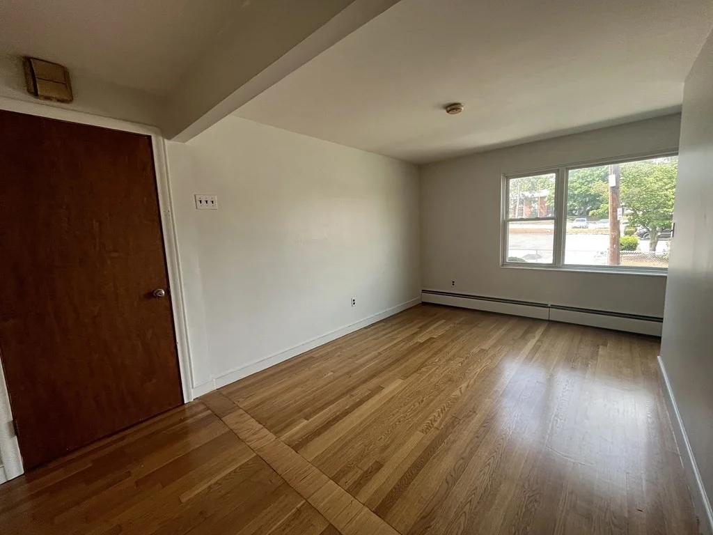 Studio bed, 1 bath apartment for rent at 212 School St Unit A, Waltham — photo 4 of 8