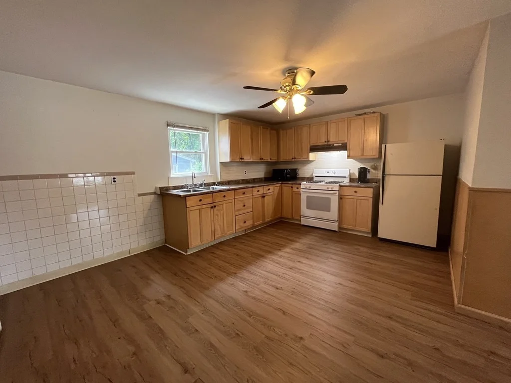 Studio bed, 1 bath apartment for rent at 212 School St Unit A, Waltham