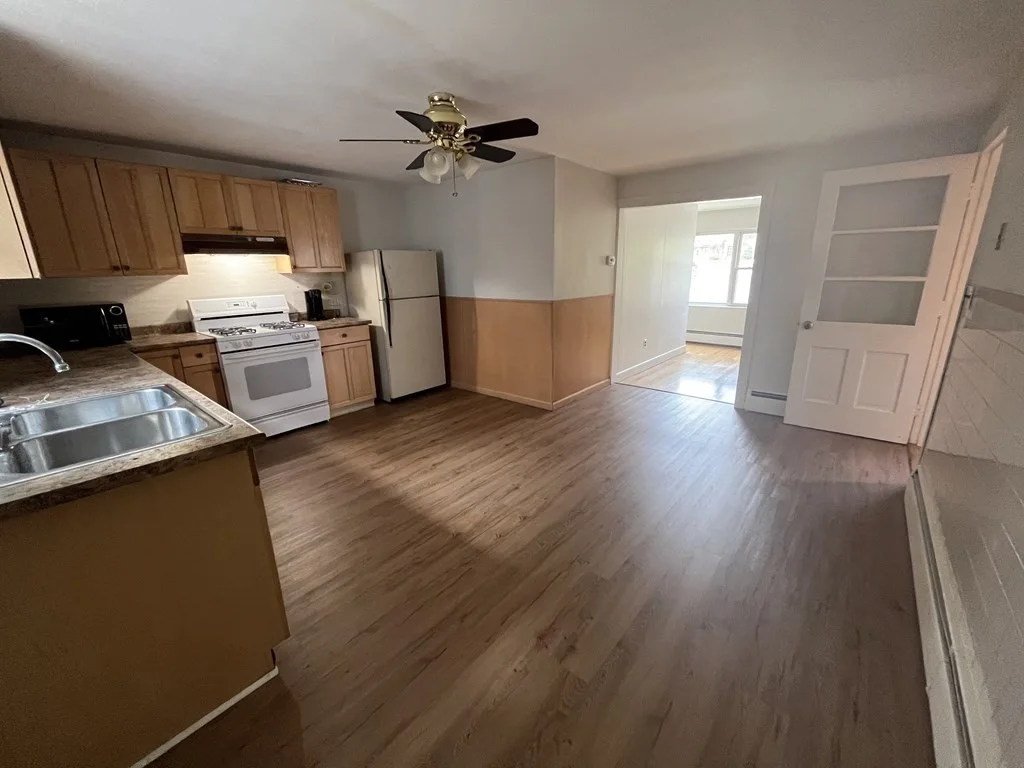 Studio bed, 1 bath apartment for rent at 212 School St Unit A, Waltham — photo 2 of 8