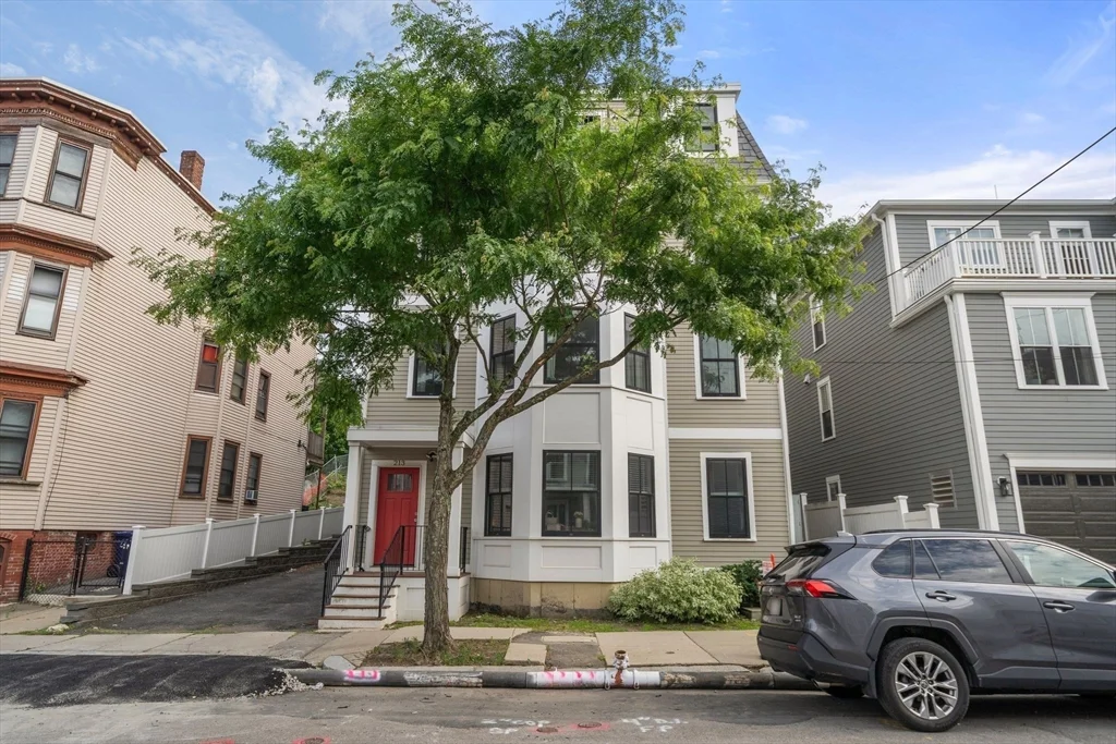 3 bed, 2 bath apartment for rent at 213 E Eagle St Unit 3, East Boston — photo 2 of 28