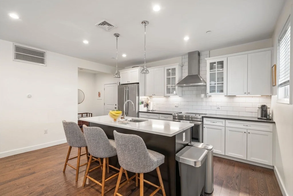 3 bed, 2 bath apartment for rent at 213 E Eagle St Unit 3, East Boston — photo 4 of 28