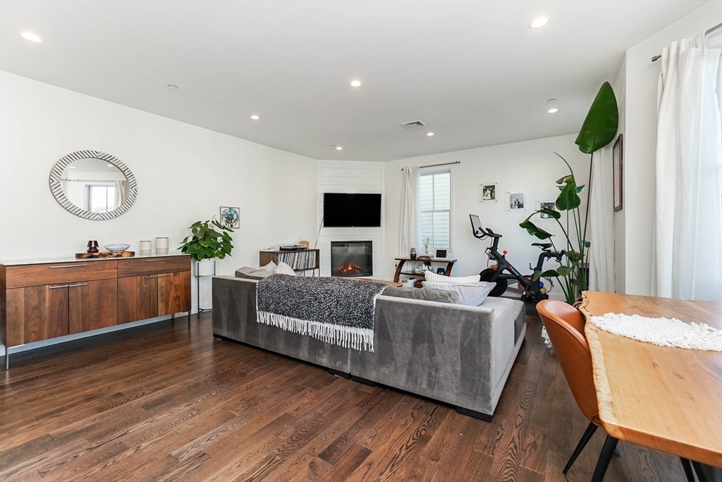 2 bed, 2 bath apartment for rent at 213 East Eagle St Unit 2, East Boston — photo 15 of 29
