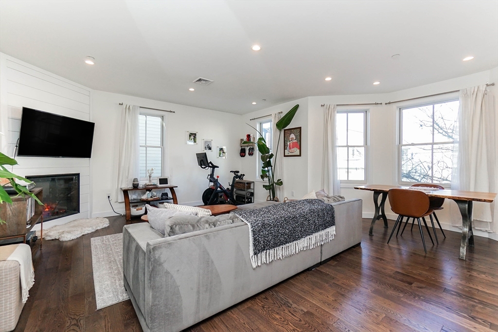 2 bed, 2 bath apartment for rent at 213 East Eagle St Unit 2, East Boston — photo 12 of 29
