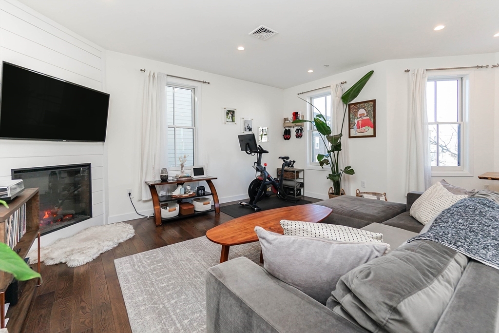 2 bed, 2 bath apartment for rent at 213 East Eagle St Unit 2, East Boston — photo 13 of 29