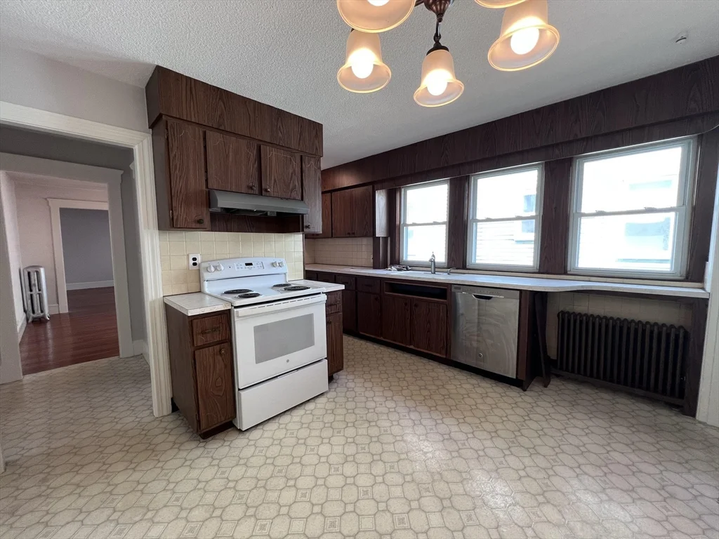 2 bed, 1 bath apartment for rent at 213 Forest St Unit 1, Medford — photo 4 of 13