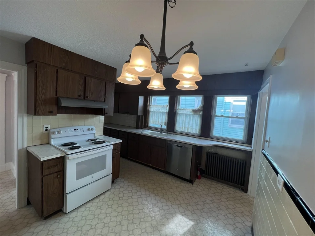 2 bed, 1 bath apartment for rent at 213 Forest St Unit 1, Medford — photo 3 of 13