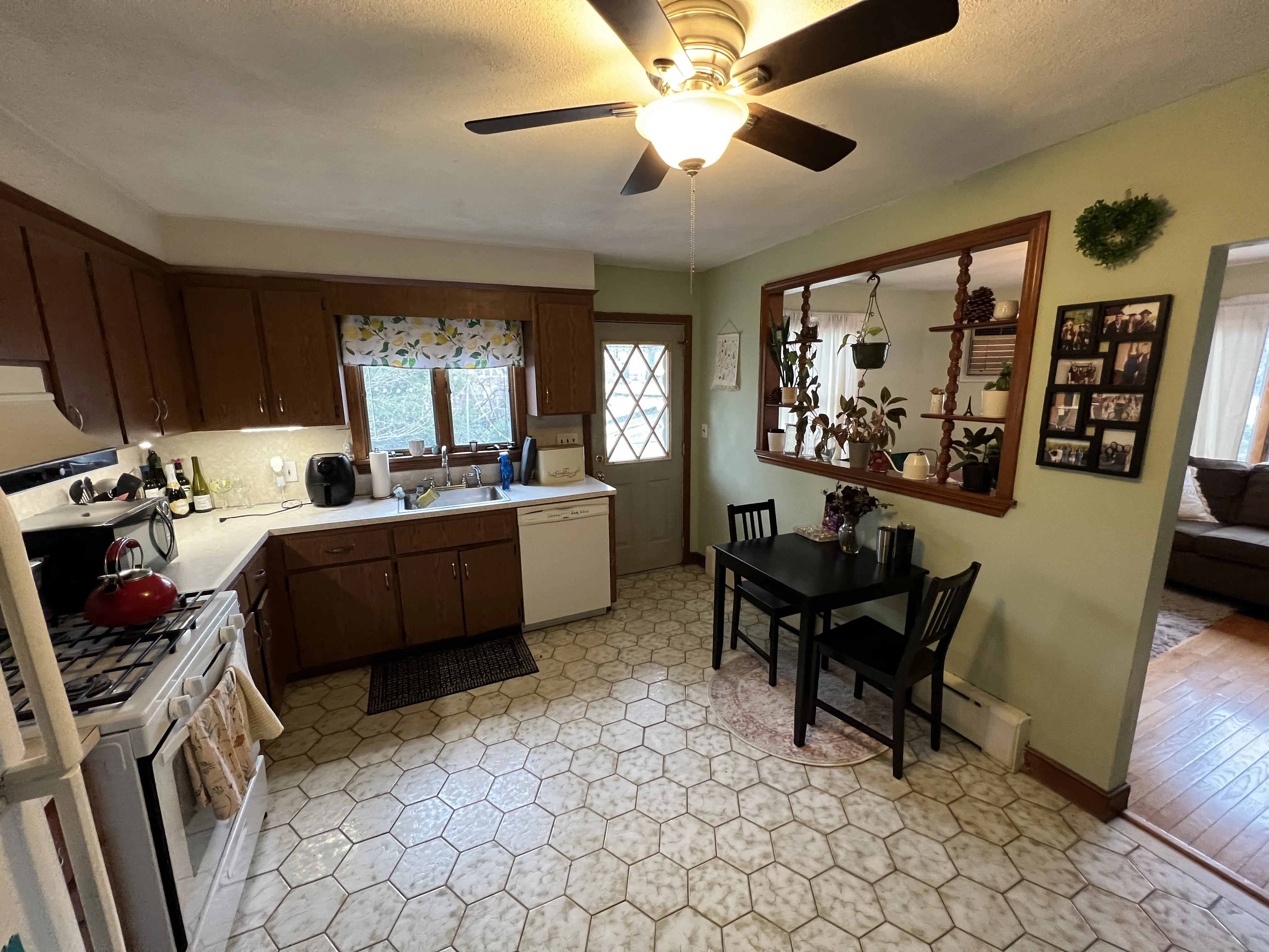 4 bed, 2.5 bath apartment for rent at 213 Holland St Unit 1, Teele Square — photo 14 of 27