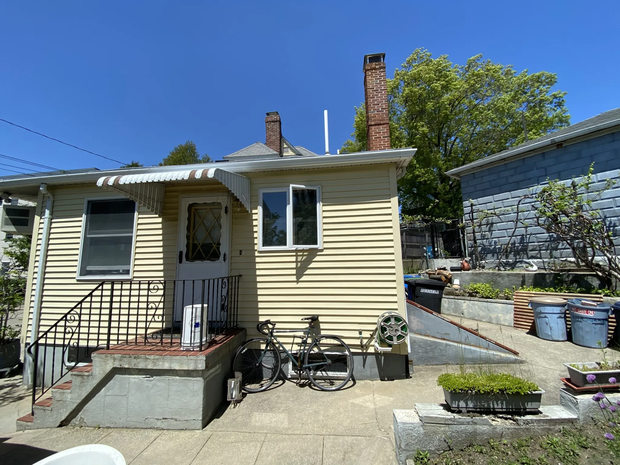 4 bed, 2.5 bath apartment for rent at 213 Holland St Unit R, Teele Square — photo 2 of 27