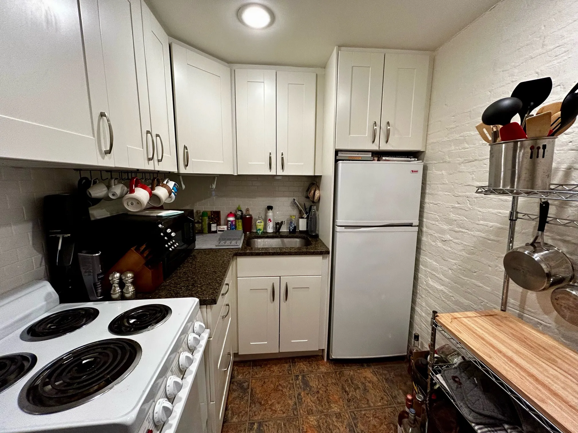 Studio bed, 1 bath apartment for rent at 213 Newbury St Unit 1, Back Bay — photo 5 of 7