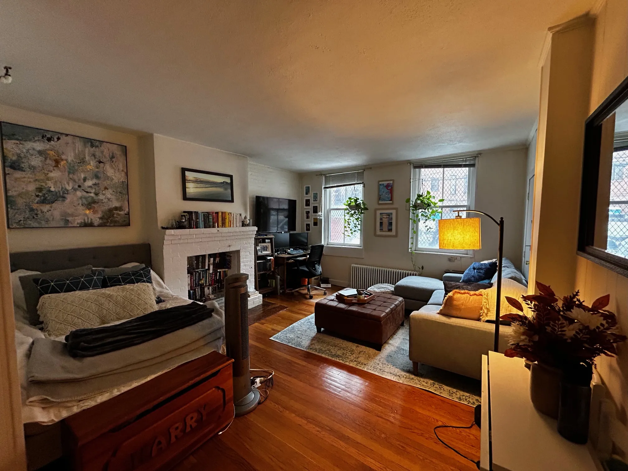 Studio bed, 1 bath apartment for rent at 213 Newbury St Unit 1, Back Bay — photo 1 of 7