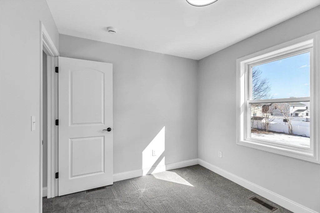3 bed, 1 bath apartment for rent at 213 Pine St Unit 213, Springfield — photo 12 of 25