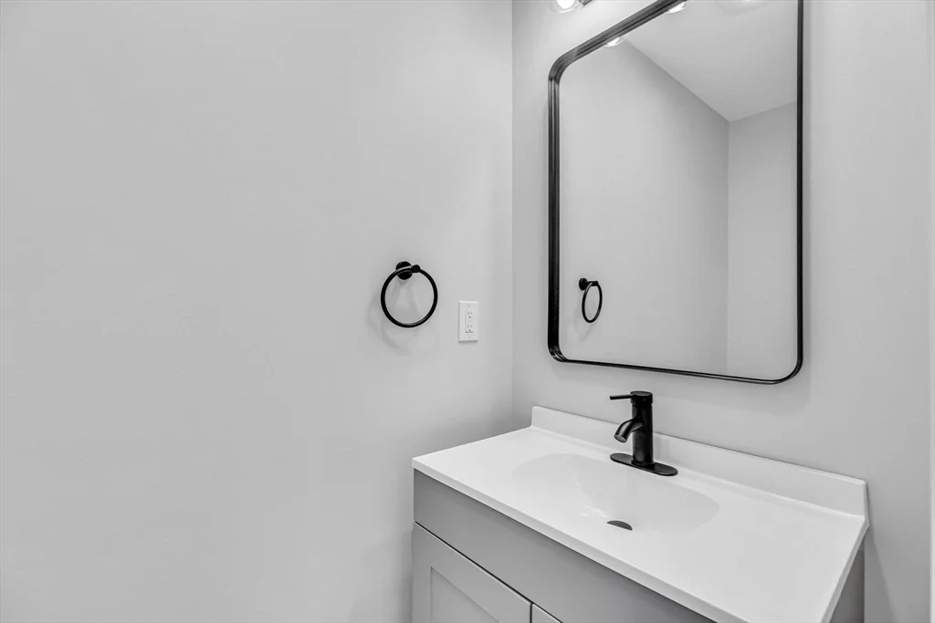 3 bed, 1 bath apartment for rent at 213 Pine St Unit 213, Springfield — photo 17 of 25
