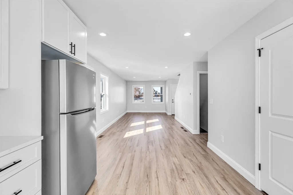 3 bed, 1 bath apartment for rent at 213 Pine St Unit 213, Springfield — photo 18 of 25