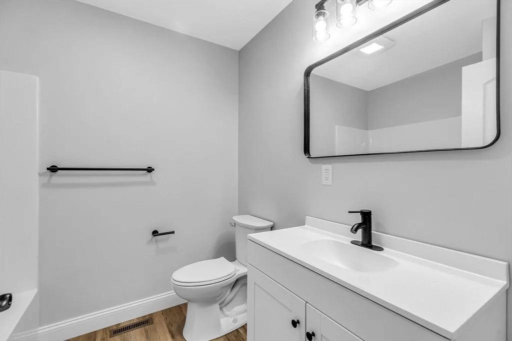 3 bed, 1 bath apartment for rent at 213 Pine St Unit 213, Springfield — photo 6 of 25