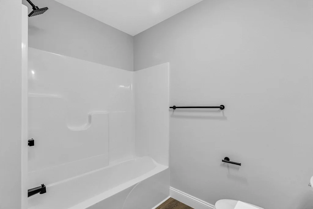 3 bed, 1 bath apartment for rent at 213 Pine St Unit 213, Springfield — photo 24 of 25