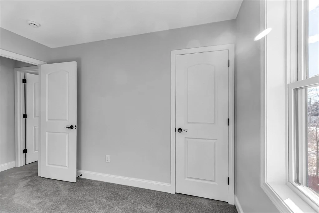 3 bed, 1 bath apartment for rent at 213 Pine St Unit 213, Springfield — photo 8 of 25