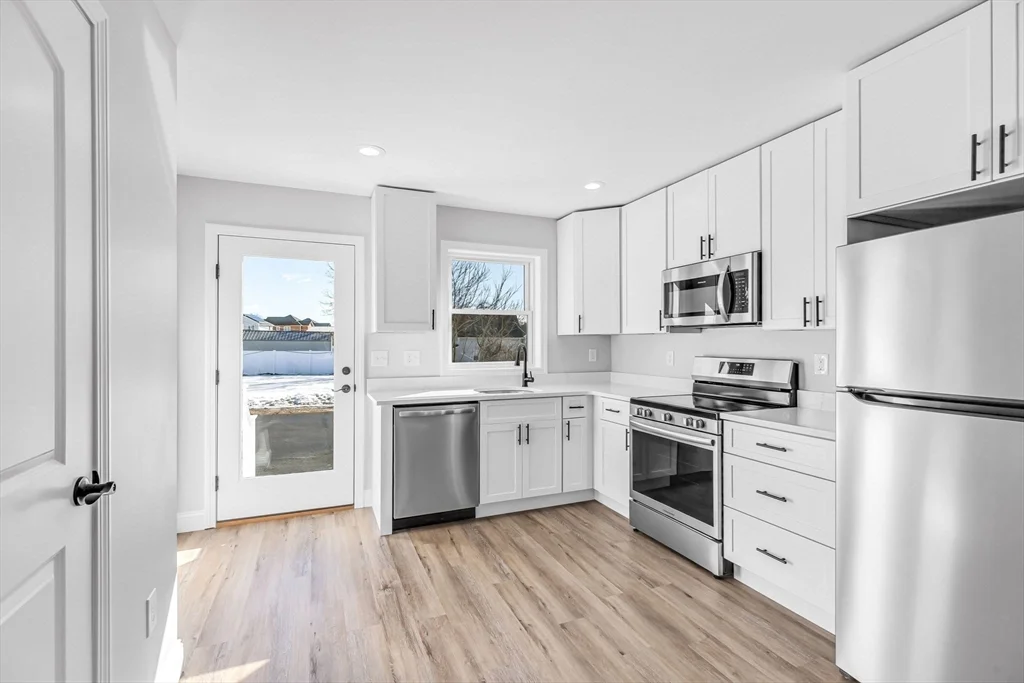 3 bed, 1 bath apartment for rent at 213 Pine St Unit 213, Springfield