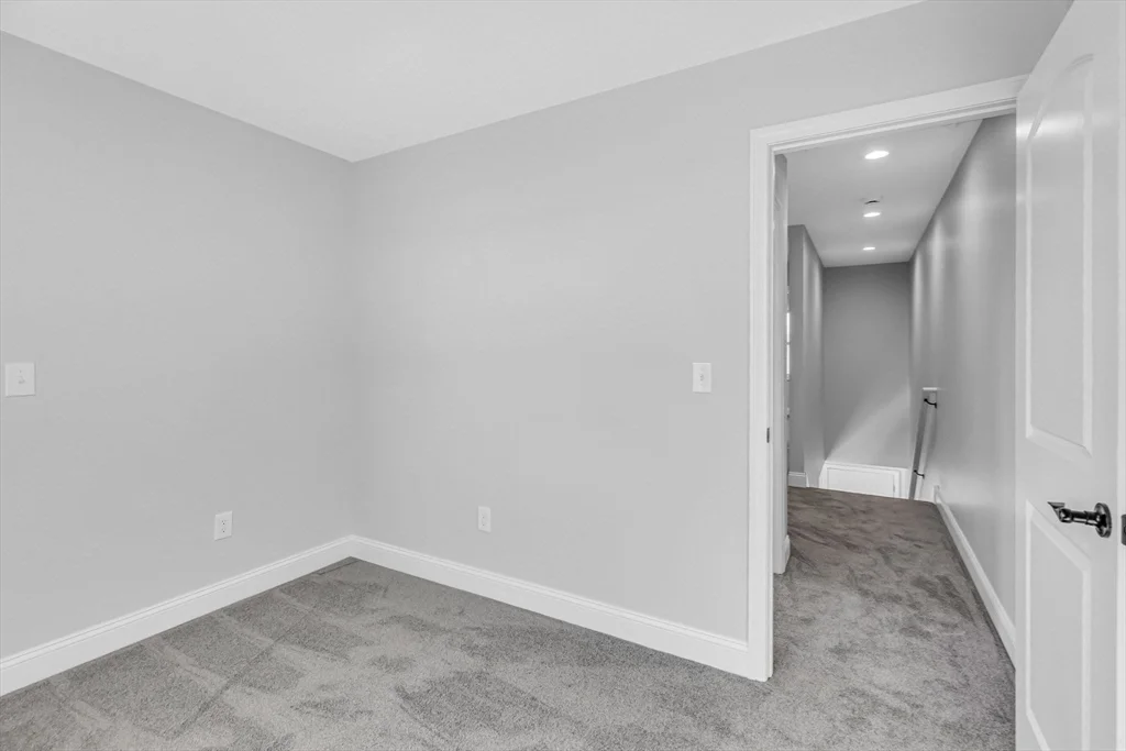 3 bed, 1 bath apartment for rent at 213 Pine St Unit 213, Springfield — photo 10 of 25
