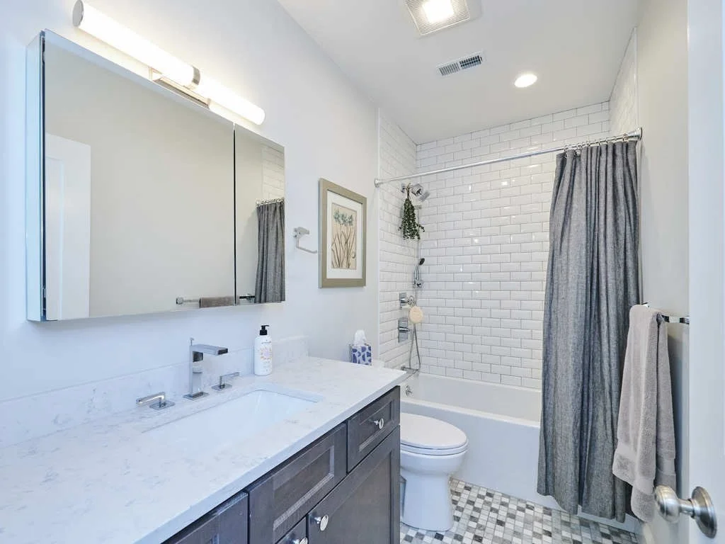 2 bed, 2 bath apartment for rent at 213 W 5th St Unit 2, South Boston — photo 14 of 18
