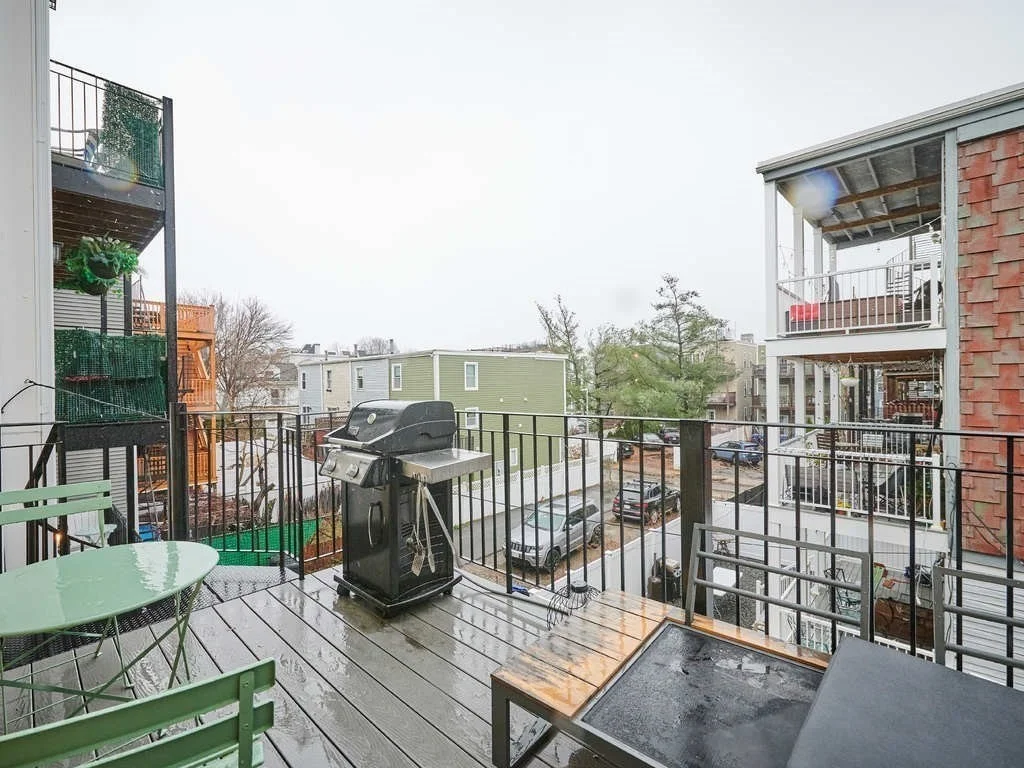 2 bed, 2 bath apartment for rent at 213 W 5th St Unit 2, South Boston — photo 16 of 18