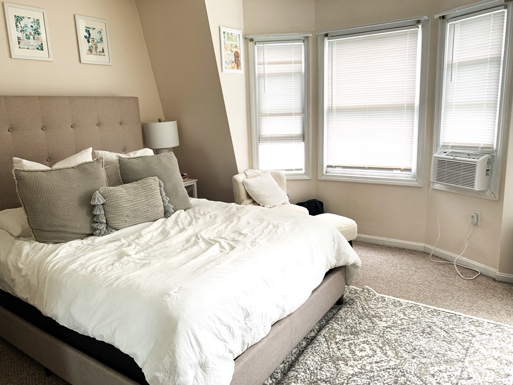 4 bed, 2 bath apartment for rent at 213 W 6th St Unit 213, South Boston — photo 11 of 15